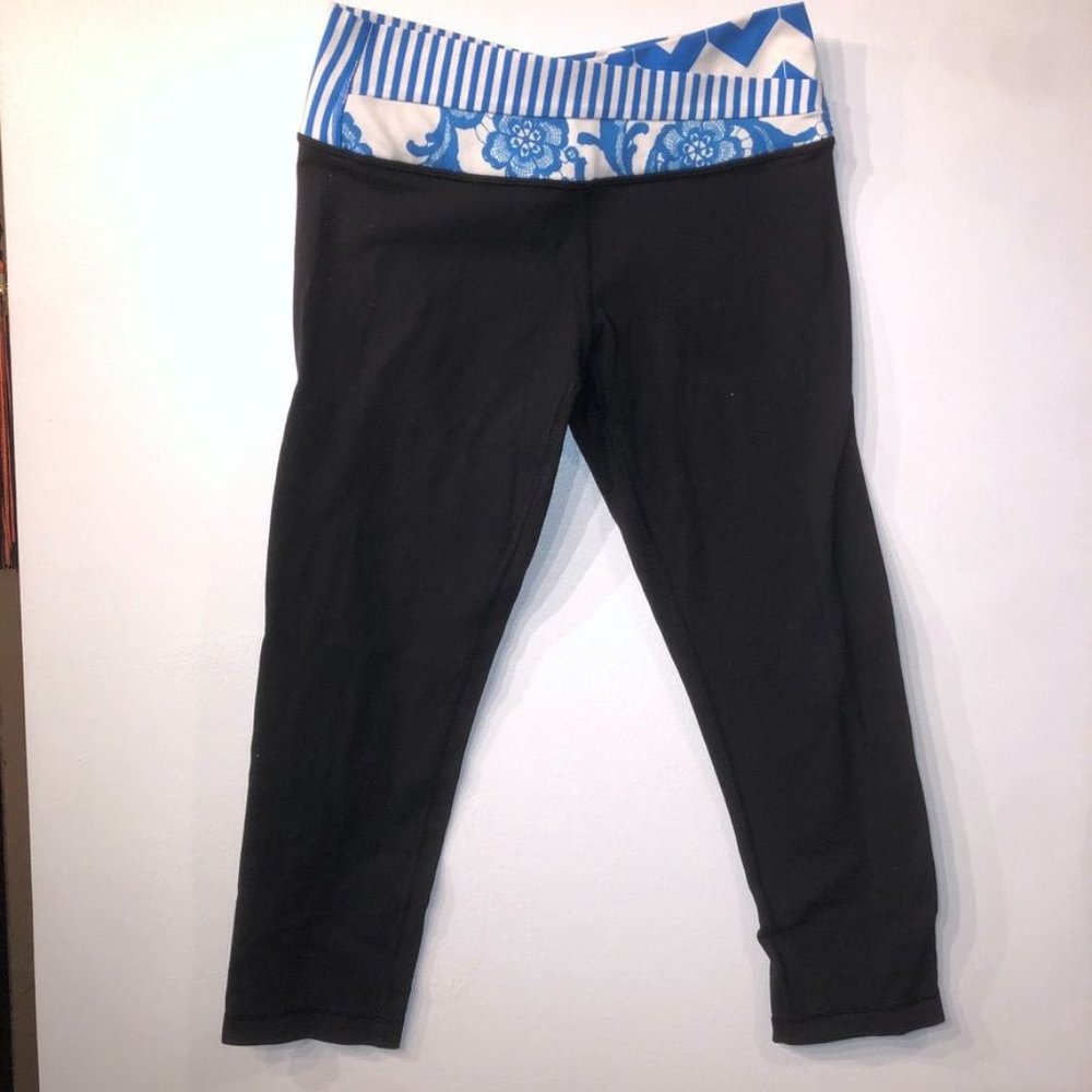 lululemon Cropped Leggings Black White Blue Size 4 Womens Capri Floral Striped